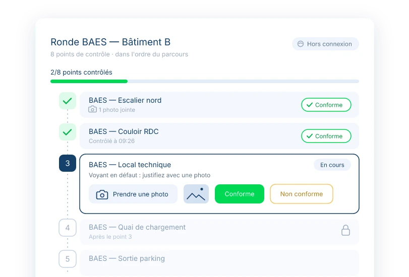 Tablette affichant une ronde BAES : points de contrôle numérotés à réaliser dans l'ordre, avec justification photo