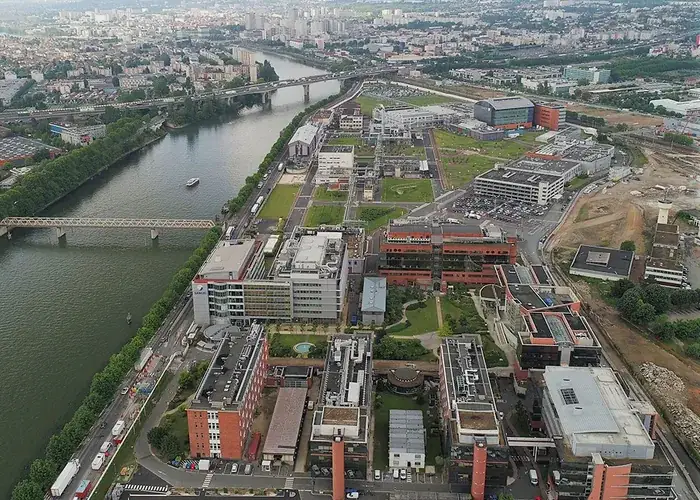 Vue aérienne du site Sanofi de Vitry